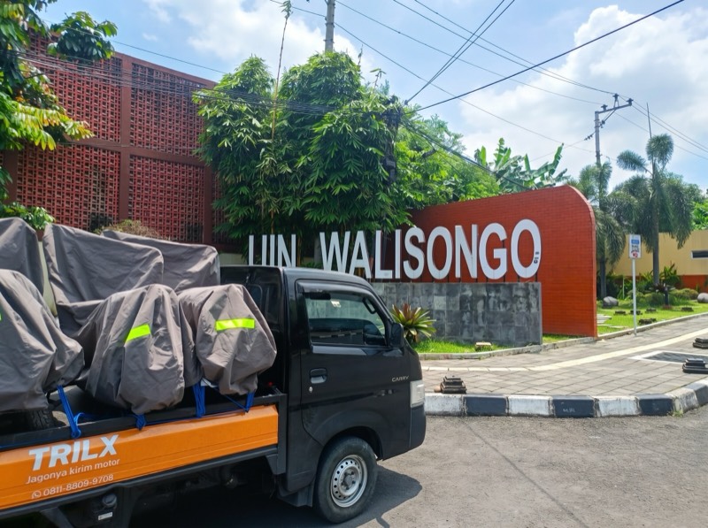 Motor pelanggan tiba di tujuan, diantar tim TRILX